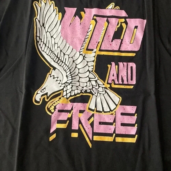 💥🆕Wild & Free Black & Pink Graphic Tee M🆕 - Picture 4 of 4
